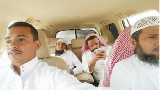 "سيلفي" لـ4 معلمين قبل وفاتهم تفحماً "سيلفي" لـ4 معلمين قبل وفاتهم تفحماً