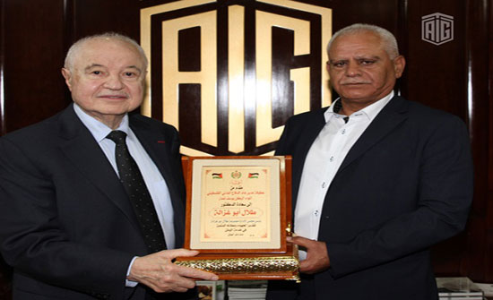 أبوغزاله يستقبل مدير عام الدفاع المدني الفلسطيني أبوغزاله يستقبل مدير عام الدفاع المدني الفلسطيني