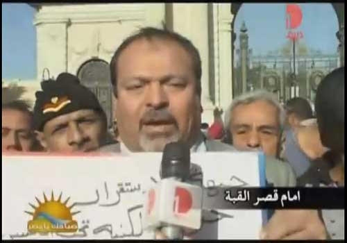 مواطن يتظاهر صباحا لإسقاط مرسي ومساءً لدعمه ( فيديو ) مواطن يتظاهر صباحا لإسقاط مرسي ومساءً لدعمه ( فيديو )
