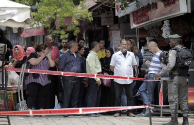 إسرائيل تعاقب سكان بلدة فلسطينية انطلق منها منفذ عملية طعن إسرائيل تعاقب سكان بلدة فلسطينية انطلق منها منفذ عملية طعن