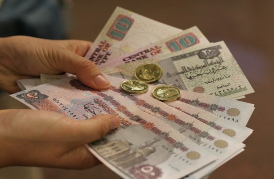 المصريون يستعدون لمزيد من الهبوط في قيمة الجنيه بعد تعويمه المصريون يستعدون لمزيد من الهبوط في قيمة الجنيه بعد تعويمه