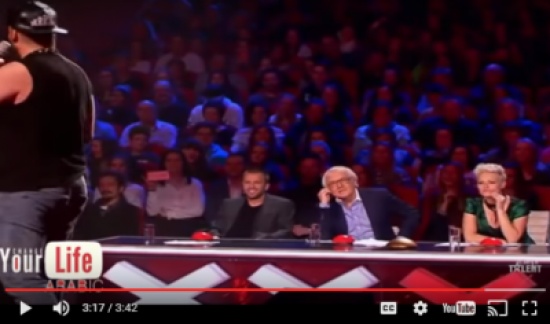 لبناني يسخر من لجنة التحكيم في برنامج مواهب وهذا ما فعله بهم (فيديو)