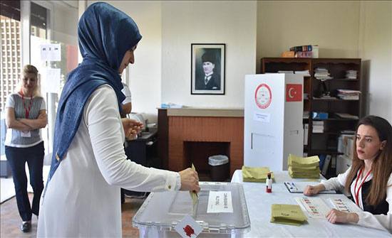 لبنان.. إقبال من الأتراك على الاقتراع في الانتخابات البرلمانية والرئاسية لبنان.. إقبال من الأتراك على الاقتراع في الانتخابات البرلمانية والرئاسية