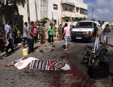 استشهاد سبعة فلسطينيين بغارتين شرق خانيونس وصافرات الإنذار تدوي في معظم مدن وسط إسرائيل