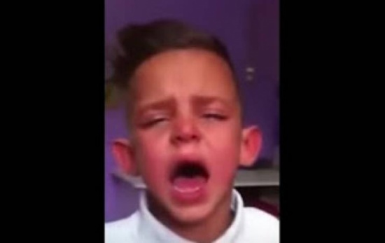 عاملت والدها بقسوة فرسم لها ابنها لوحة جعلتها تنهارعندما علمت معناها!! عاملت والدها بقسوة فرسم لها ابنها لوحة جعلتها تنهارعندما علمت معناها!!