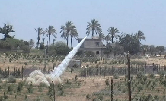 المقاومة الفلسطينية تستهدف بئر السبع برشقة صاروخية وصافرات الإنذار تدوي في المدينة