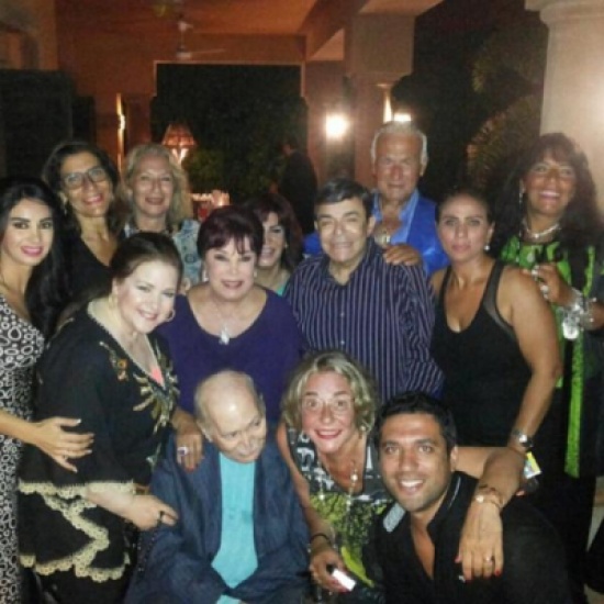 عزت أبو عوف يحتفل بعيد ميلاده مع أصدقائه الفنانين عزت أبو عوف يحتفل بعيد ميلاده مع أصدقائه الفنانين