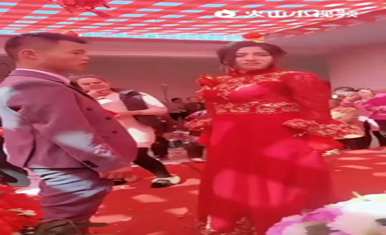 بالفيديو: إجبار فتاة مسلمة من أقلية الإيغور على الزاوج من مُلحد في الصين