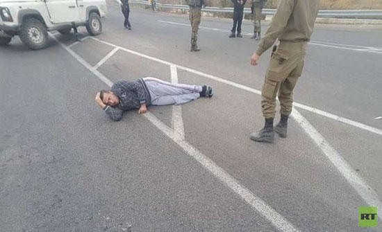 بالفيديو : إصابة فلسطيني في الضفة الغربية بعدما حاول طعن إسرائيليين (الجيش)