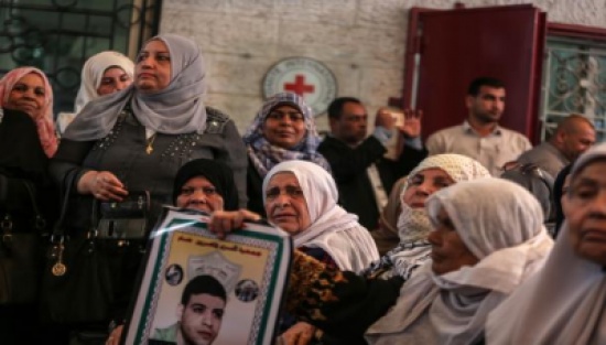 الاحتلال الإسرائيلي يصعد حربه ضد مخصصات الأسرى وعائلات الشهداء الفلسطينيين