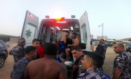 القوة البحرية والزوارق الملكية تنقذ شخصين غرقا في البحر الميت القوة البحرية والزوارق الملكية تنقذ شخصين غرقا في البحر الميت