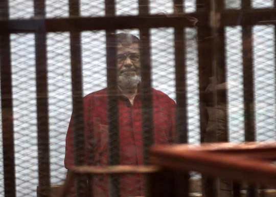 القضاء المصري يضع مرسي لأول مرة على قائمة "الإرهاب" القضاء المصري يضع مرسي لأول مرة على قائمة "الإرهاب"