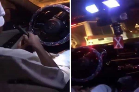 شاهد.. لحظة مداهمة دورية أمنية لشاب يحاول تركيب مسدس في سيارة