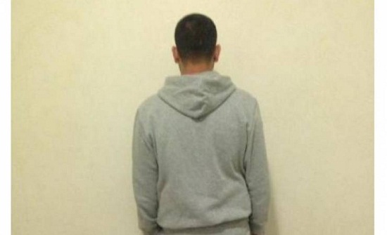 صورة| شاب ذبح والده بالسكين ووقف يتلقى العزاء فيه!! صورة| شاب ذبح والده بالسكين ووقف يتلقى العزاء فيه!!