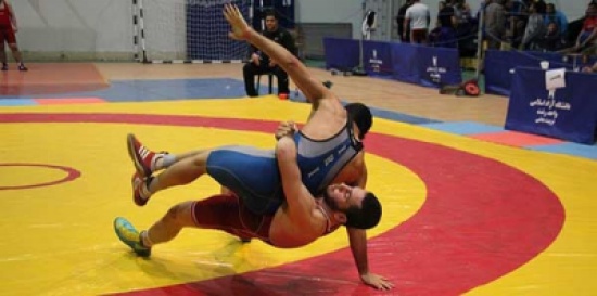 بالفيديو: وفاة مصارع إيراني أثناء المباراة