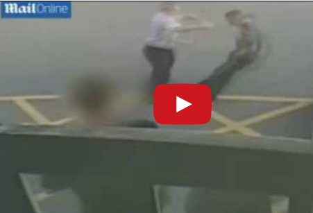 بالفيديو.. يقتل عشيق زوجته لكماً