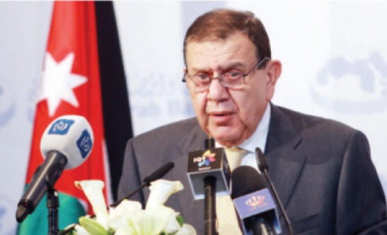 فريز: السيولة اللازمة للسوق المالي موجودة لكنها بحاجة إلى مؤسسات قادرة فريز: السيولة اللازمة للسوق المالي موجودة لكنها بحاجة إلى مؤسسات قادرة