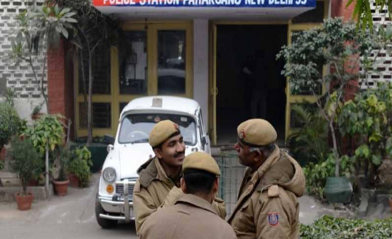 مذبحة غامضة بالهند.. 10 جثث معلقة بسقف منزل