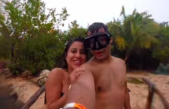 "سيلفي" لبرق كاد يصيب شابا وصديقته