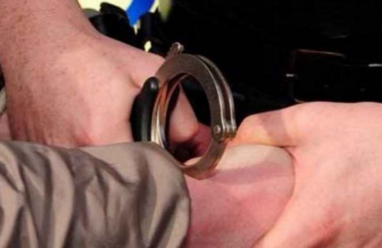 القبض على تاجر مخدرات وبحوزته سلاح في الرمثا