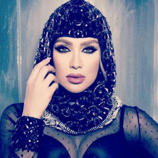 مايا دياب تلفت الأنظار بلوك مميز وهكذا بدت أثناء وضع الماكياج " صورة" مايا دياب تلفت الأنظار بلوك مميز وهكذا بدت أثناء وضع الماكياج " صورة"