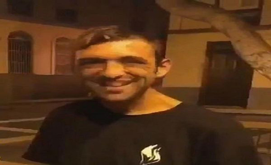 بالفيديو: شاب اسباني يتفق مع آخرين على صفعه مقابل 5 يورو بالفيديو: شاب اسباني يتفق مع آخرين على صفعه مقابل 5 يورو