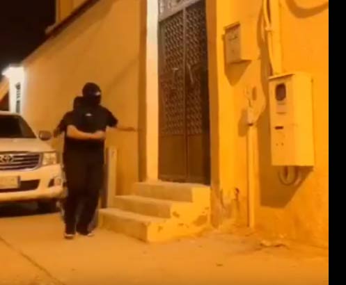 فيديو : سارق غبي