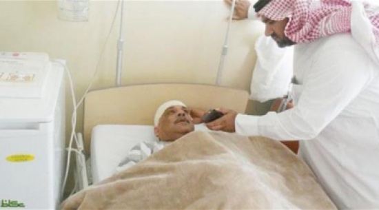 سيارة تقتحم منزلاً وتصيب سعودياً نائماً ! سيارة تقتحم منزلاً وتصيب سعودياً نائماً !