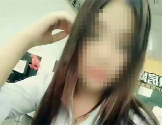 مدير يعاقب موظفة لتأخرها عن العمل ويتسبب بمقتلها! مدير يعاقب موظفة لتأخرها عن العمل ويتسبب بمقتلها!