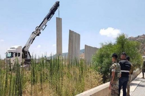 لبنان: الجيش الاسرائيلي استأنف بناء الجدار الاسمنتي العازل لبنان: الجيش الاسرائيلي استأنف بناء الجدار الاسمنتي العازل