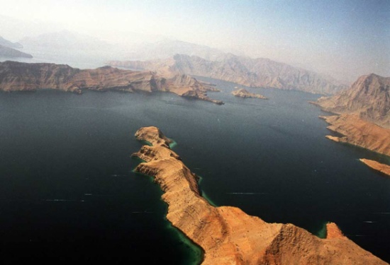 مناورات بحرية إيرانية في مضيق هرمز وبحر عمان وشمال المحيط الهندي مناورات بحرية إيرانية في مضيق هرمز وبحر عمان وشمال المحيط الهندي