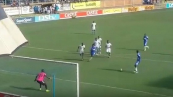 شاهد.. محاولة فاشلة لتقليد ركلة جزاء ميسي وسواريز