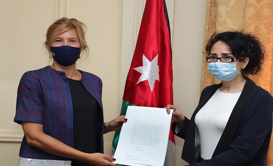 الخارجية تتسلم نسخة من أوراق اعتماد السفيرة السويدية