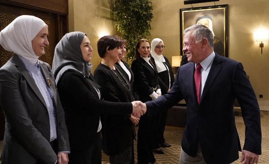 صور: الملك يلتقي رئيس وأعضاء جماعة عمان لحوارات المستقبل