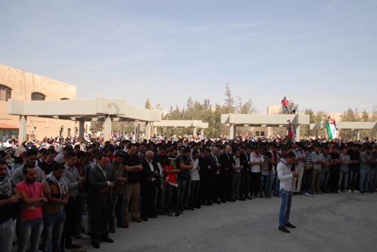 بالصور  : الجامعة الهاشمية تنظم وقفة تضامنية مع الشعب الفلسطيني