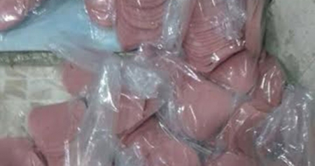 ضبط 300 كغم من المرتديلا الفاسدة في محل لحوم بالمفرق ضبط 300 كغم من المرتديلا الفاسدة في محل لحوم بالمفرق