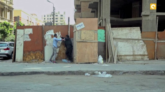 “فيديو”: فنان مصري تحرش بفتاة بالشارع فاعتدى عليه كل المارة “فيديو”: فنان مصري تحرش بفتاة بالشارع فاعتدى عليه كل المارة