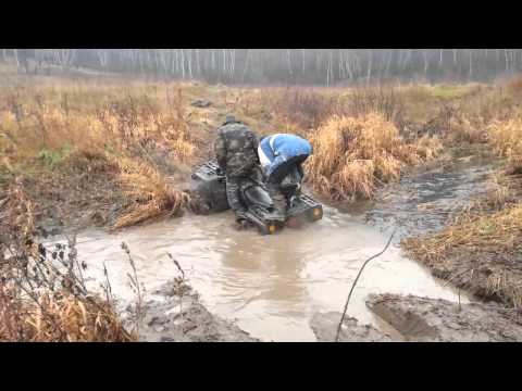 أراد مساعدة صديقة فوقع بدلاً منه !