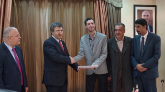 وزارة العمل: التوقيع على اتفاقيتي تفاهم لافتتاح مصنعين في البادية الشمالية والأزرق وزارة العمل: التوقيع على اتفاقيتي تفاهم لافتتاح مصنعين في البادية الشمالية والأزرق