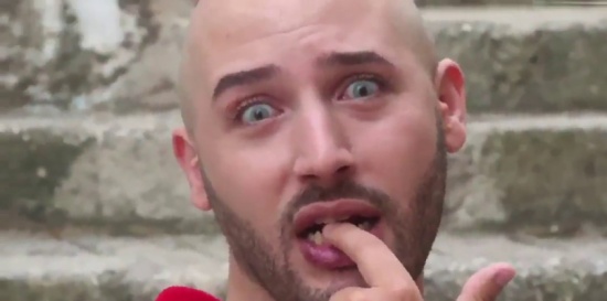 تعرض أشهر مثلي في المغرب لمحاولة اعتداء جنسي (صور)