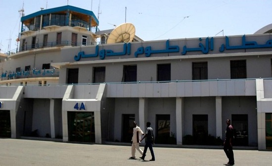 إغلاق مطار الخرطوم بعد اصطدام طائرتين عسكريتين بمدرجه إغلاق مطار الخرطوم بعد اصطدام طائرتين عسكريتين بمدرجه