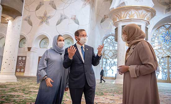 رئيس دولة إسرائيل يزور جامع الشيخ زايد الكبير في أبوظبي رئيس دولة إسرائيل يزور جامع الشيخ زايد الكبير في أبوظبي