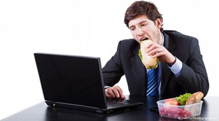 كيف تأكل أقل وتتجنب مصائد الإفراط في الطعام؟