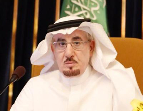 فيديو: وزير العمل يتناول كشري