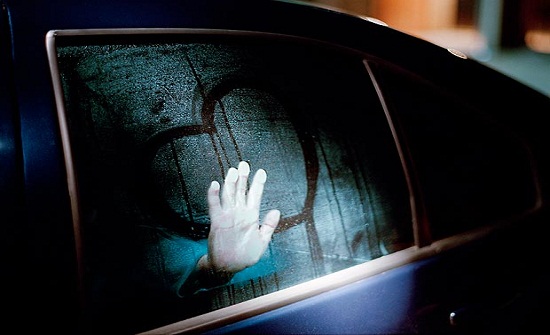 [صور ] ممثل شهير يخون زوجته الحامل مع فتاة في سيارة مغلقة .. هكذا اعتذر منها!