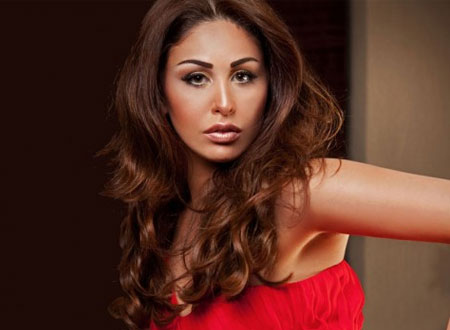 مي سليم تخرج من أزمتها الصحية بقضاء يوم مع الأيتام مي سليم تخرج من أزمتها الصحية بقضاء يوم مع الأيتام