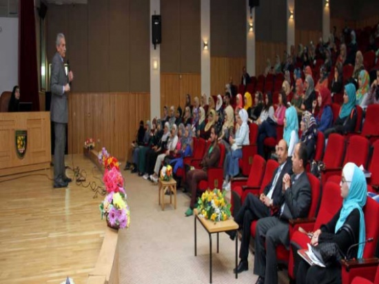 محاضرة تثقيفية حول مرض أنفلونزا الخنازير في البلقاء التطبيقية