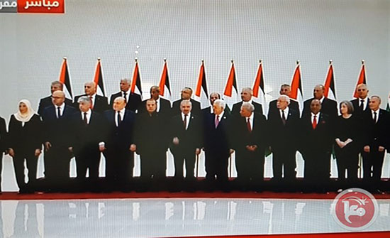 بالفيديو : حكومة اشتيه تؤدي اليمين القانونية أمام الرئيس بالفيديو : حكومة اشتيه تؤدي اليمين القانونية أمام الرئيس