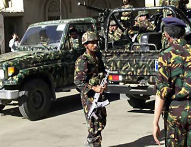مقتل عشرة جنود في هجمات للقاعدة بوسط اليمن