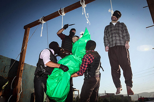 بالصور .. إيران: 22 حالة اعدام بما فيها 8 اعدامات أمام الملأ في أربعة أيام